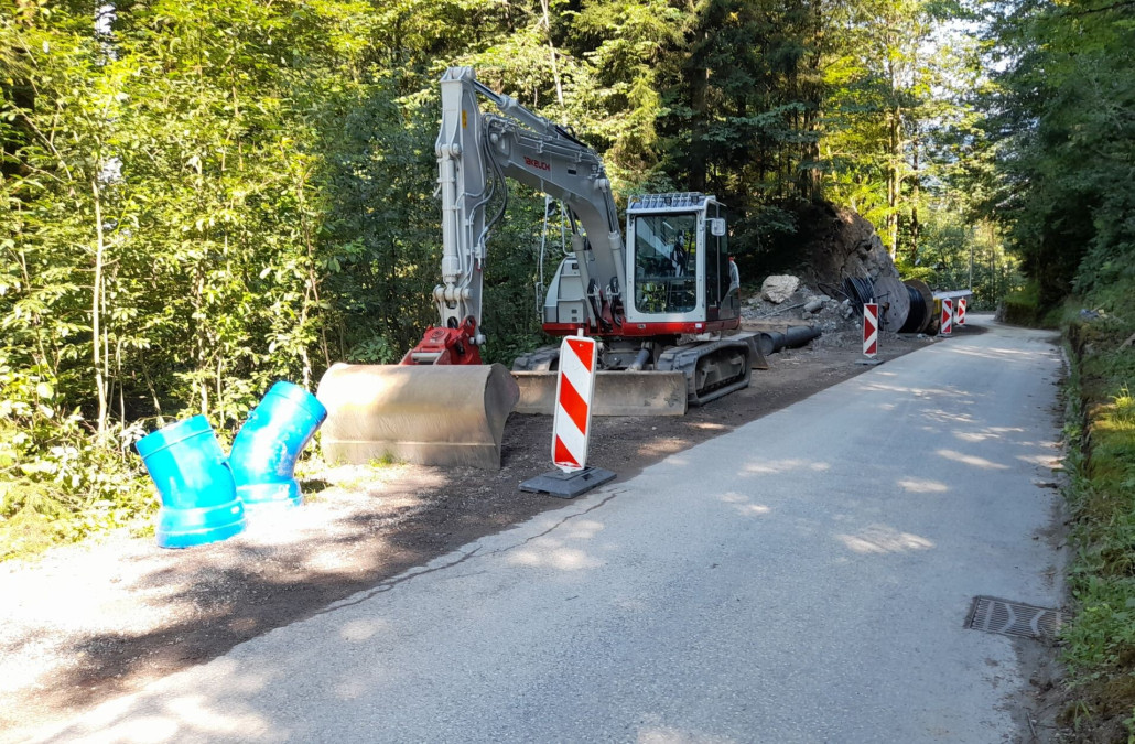 beim Leitungsbau für das Wasserkraftwerk in Söll ist man vom Ahornsee kommend jetzt oberhalb der Stampfangerkapelle