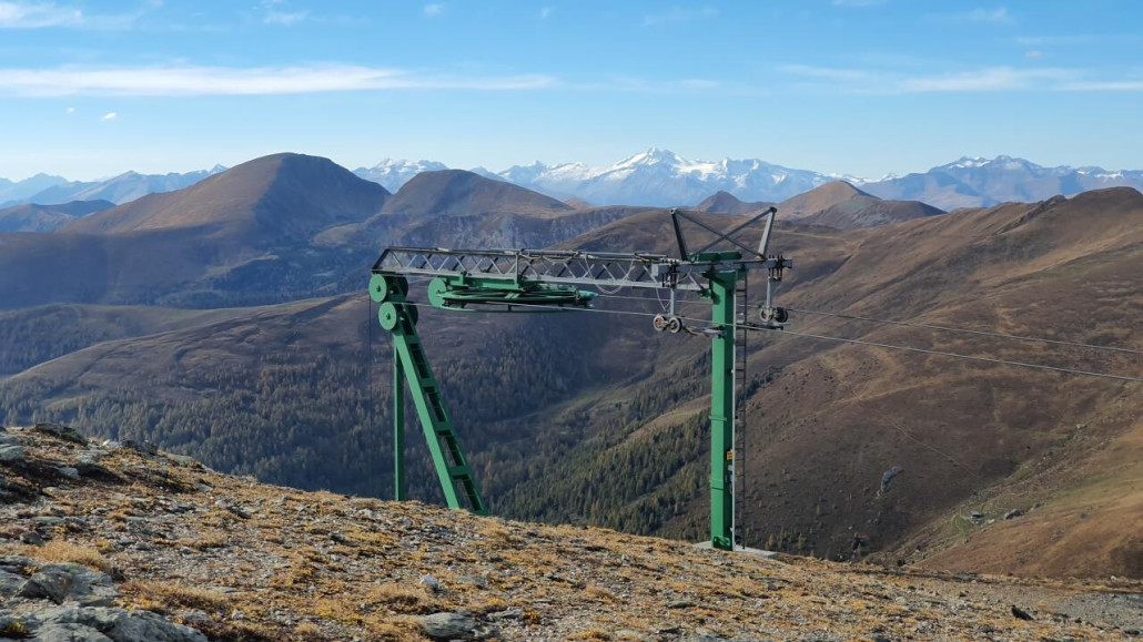 Bergstation mit Gewichtsabspannung.