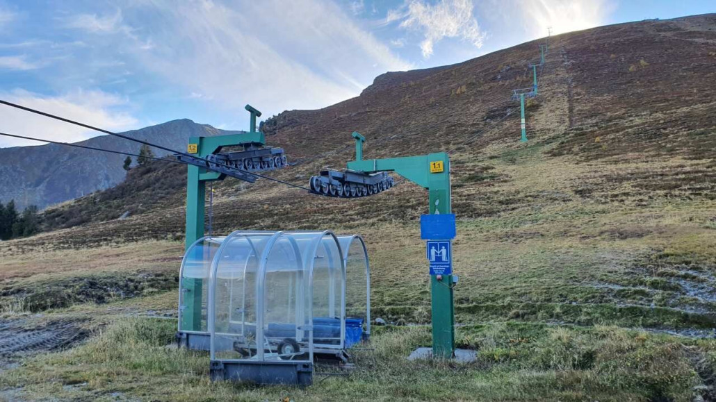 Zwei getrennte Niederhalter sieht man auch nicht alle Tage.