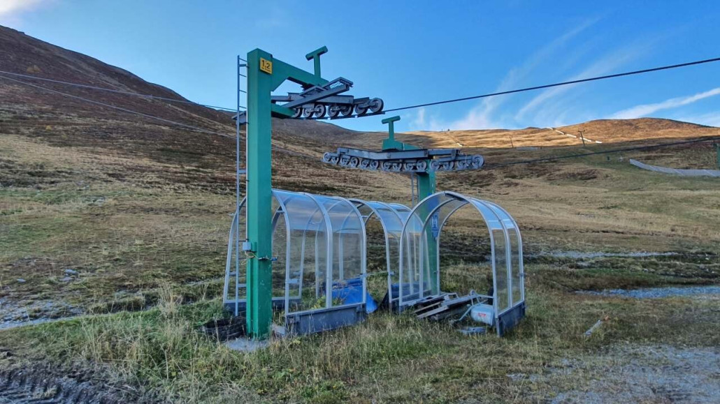 ...und Niederhalter aus der Nähe.