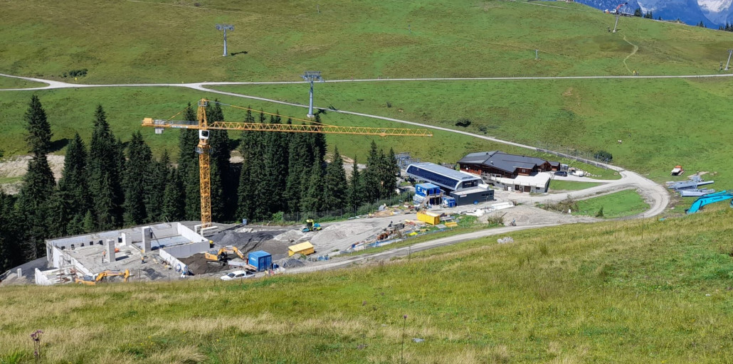 Blick zur Talstation; ganz rechts Stützenelemente