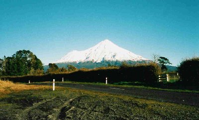 Blick von der Zufahrtsstrasse (weiter oben ungeteert und ziemlich holprig)