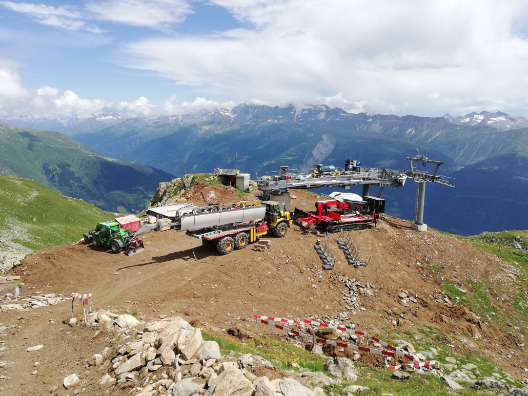Die Baustelle im Überblick. Ich bin gespannt, wie dann die neue Ausfahrt in Richtung Fiescheralp sein wird, es scheint mir sehr eng zu sein in diese Richtung.