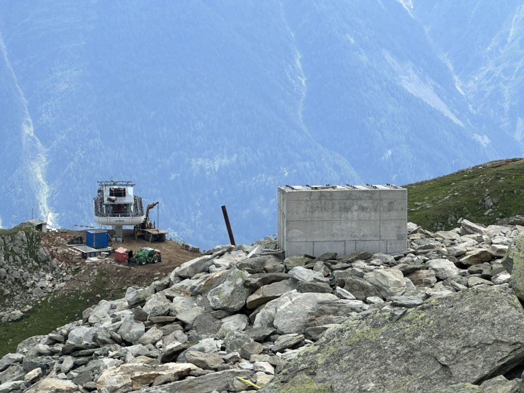 Die Betonpfeiler der ehemaligen Stützen sind nach wie vor vorhanden.