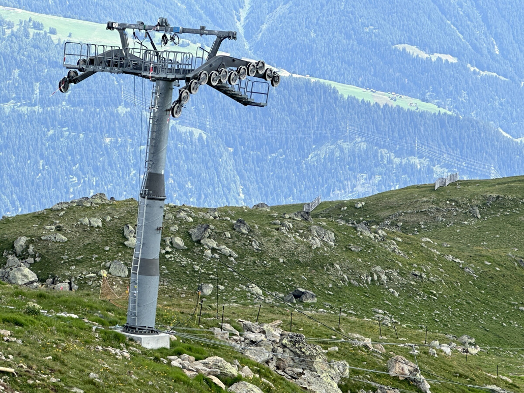 Das Förderseil / Hilfsseil ist an Stütze 9 (eigentlich 8) befestigt.