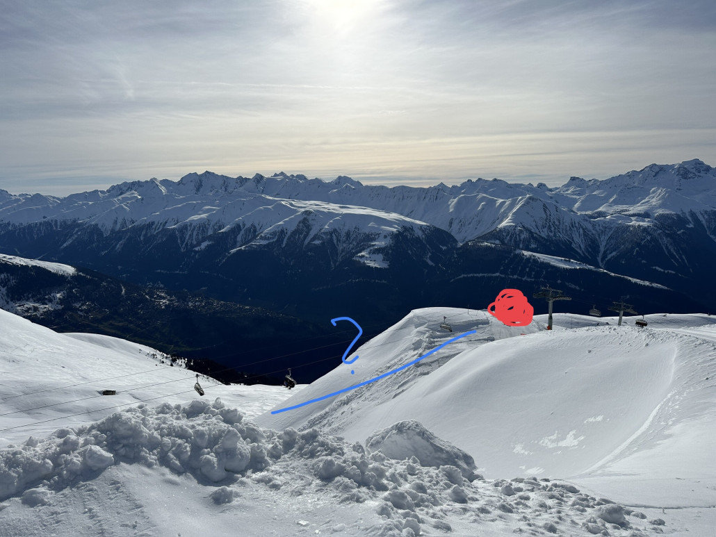 Roter Punkt = Bergstation (hier Verbindung zur 83?)