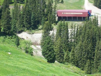Talstation der neuen 8er Sesselbahn...san no ned wirklich weit mitm Bau..Materialseilbahn steht...bin leider ned zur Bergstation rauf kommen...