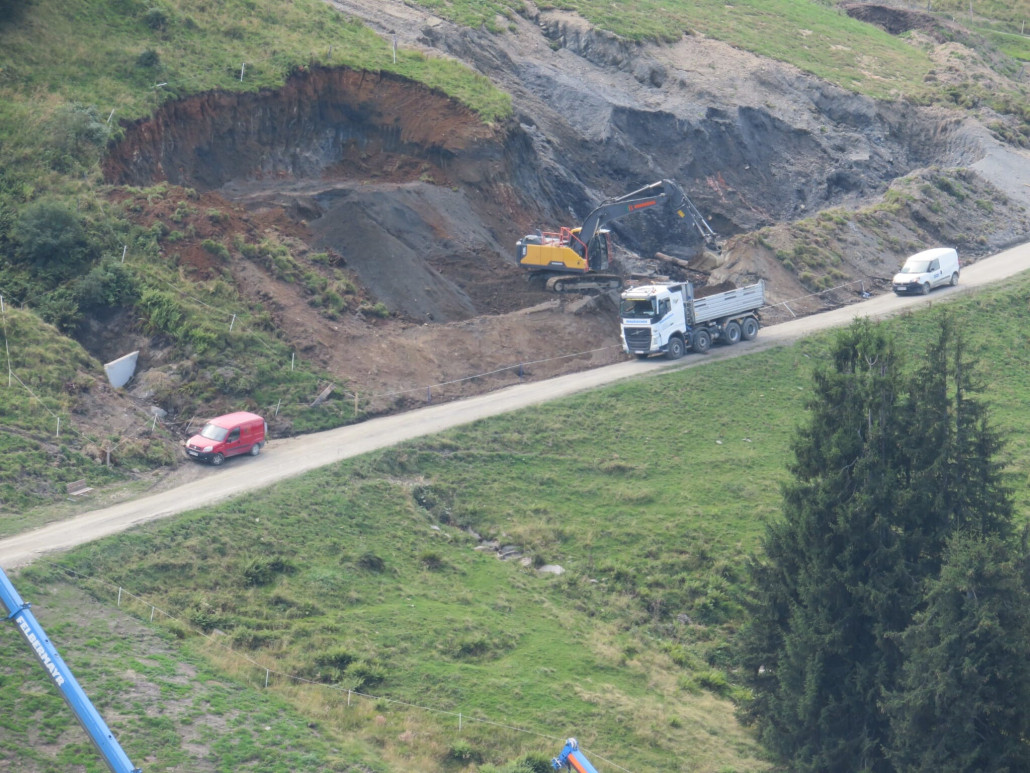 Was da allerdings oberhalb der Talstation groß gegraben wird weiß ich nicht