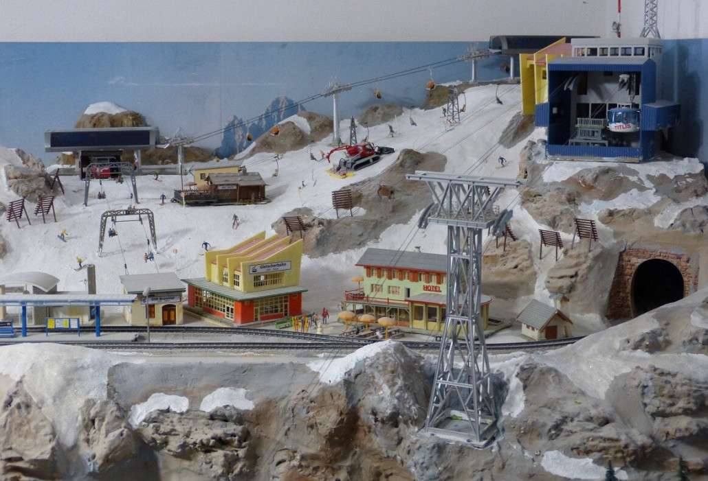 Aber jetzt: die neue 6-KSB Wetterwandeck im Hintergrund auf leicht versetzter und verlängerter Trasse