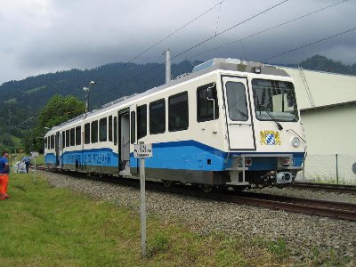 Der komplette Doppeltriebwagen.