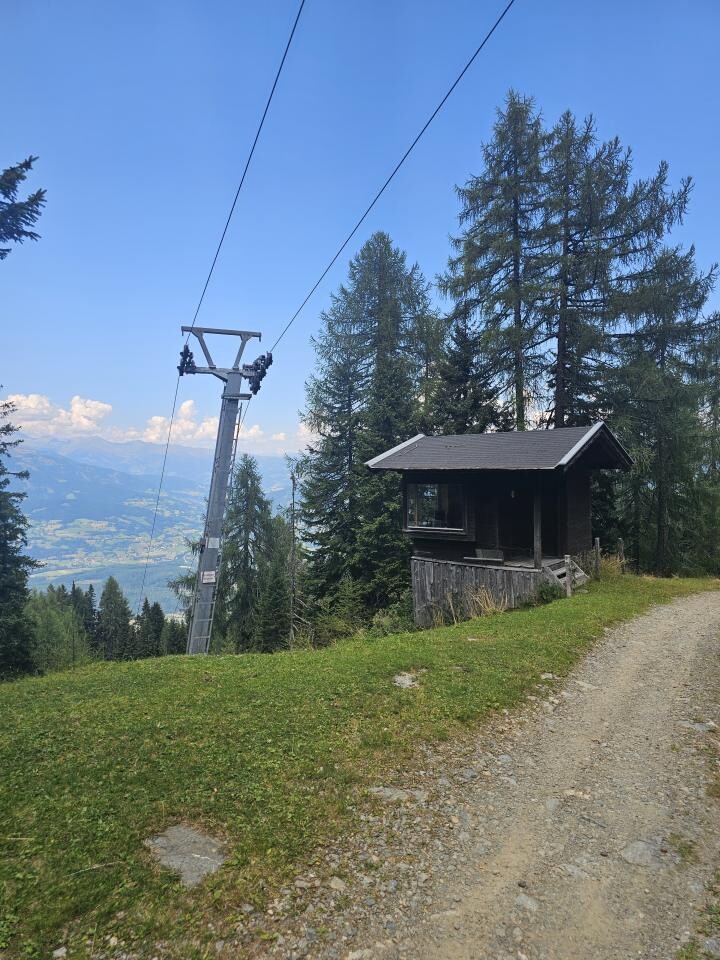 Apropos, der Dorflift existiert nach wie vor und ich meine auch zu glauben, dass sich dieser seit letztem Sommer bewegt hat...