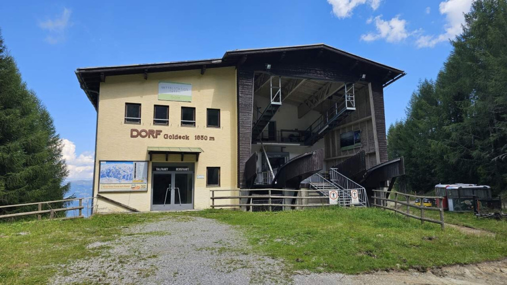 Pendelbahn Mittelstation - die Seile wurden an beiden Sektionen bereits entfernt.