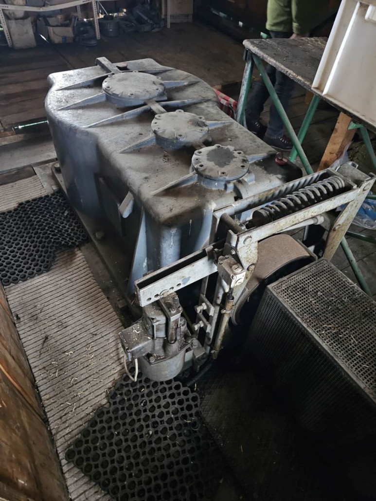 Getriebe und Bremse.