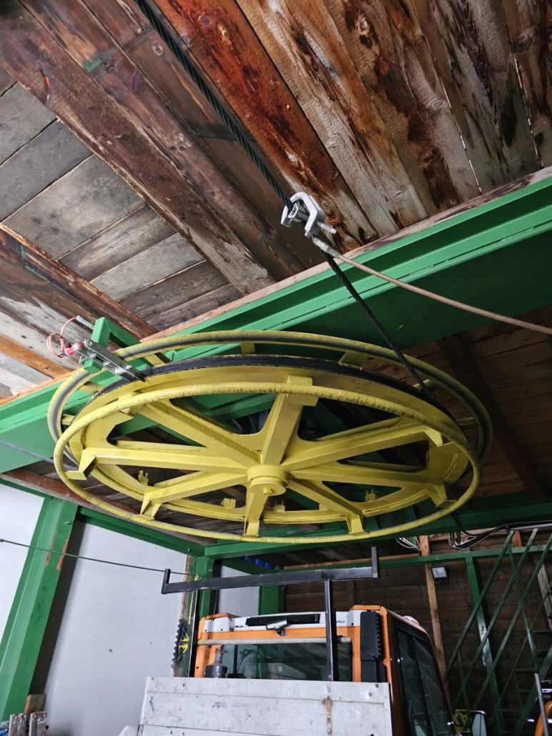 Man beachte die Treppe im Hintergrund - über diese gelangt man nach oben zur Antriebstechnik.