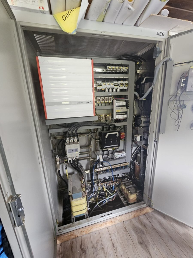 So sieht's innen aus! Man hat wirklich den Drang, schnell auf "START" zu drücken, um den Lift noch einmal in Action zu sehen :D