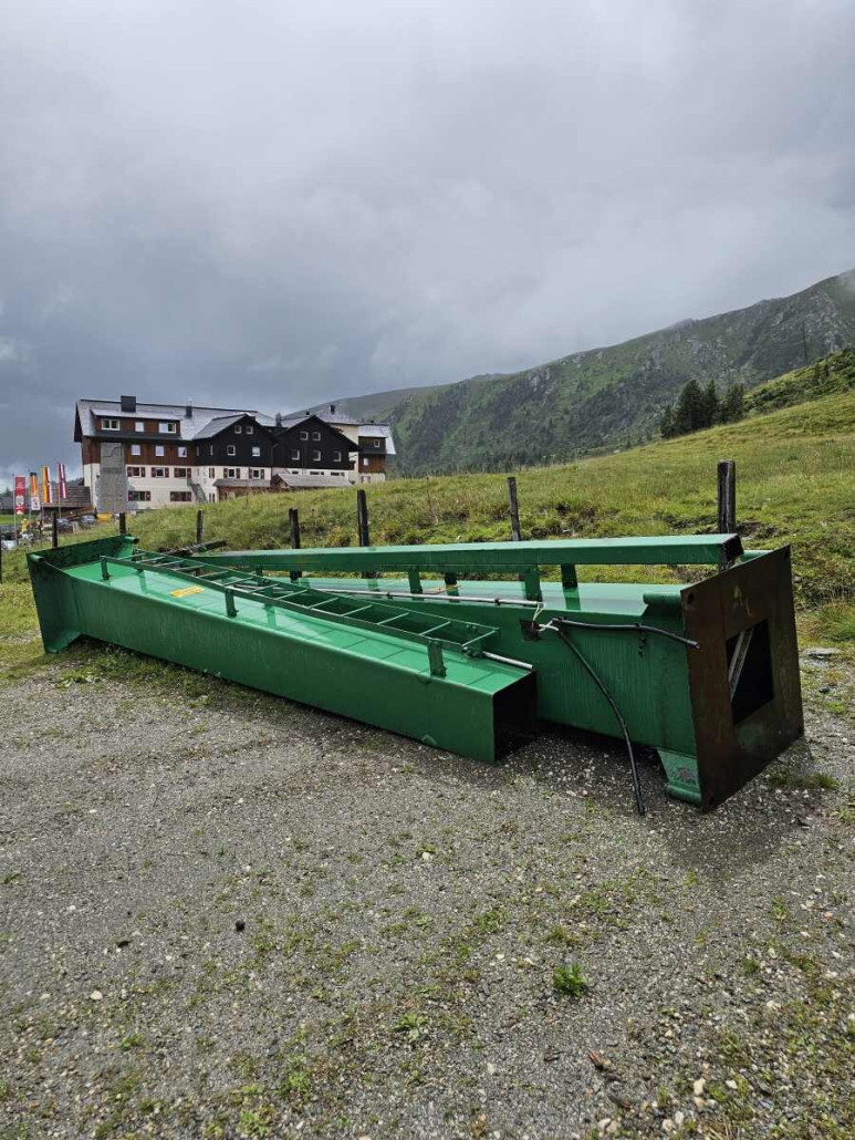 Im Hintergrund das Heidi-Hotel.