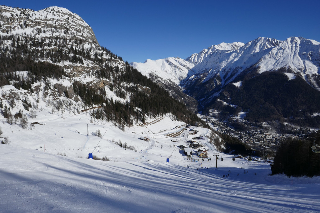 Rechts die 6EUB und Mitte links die 2SB