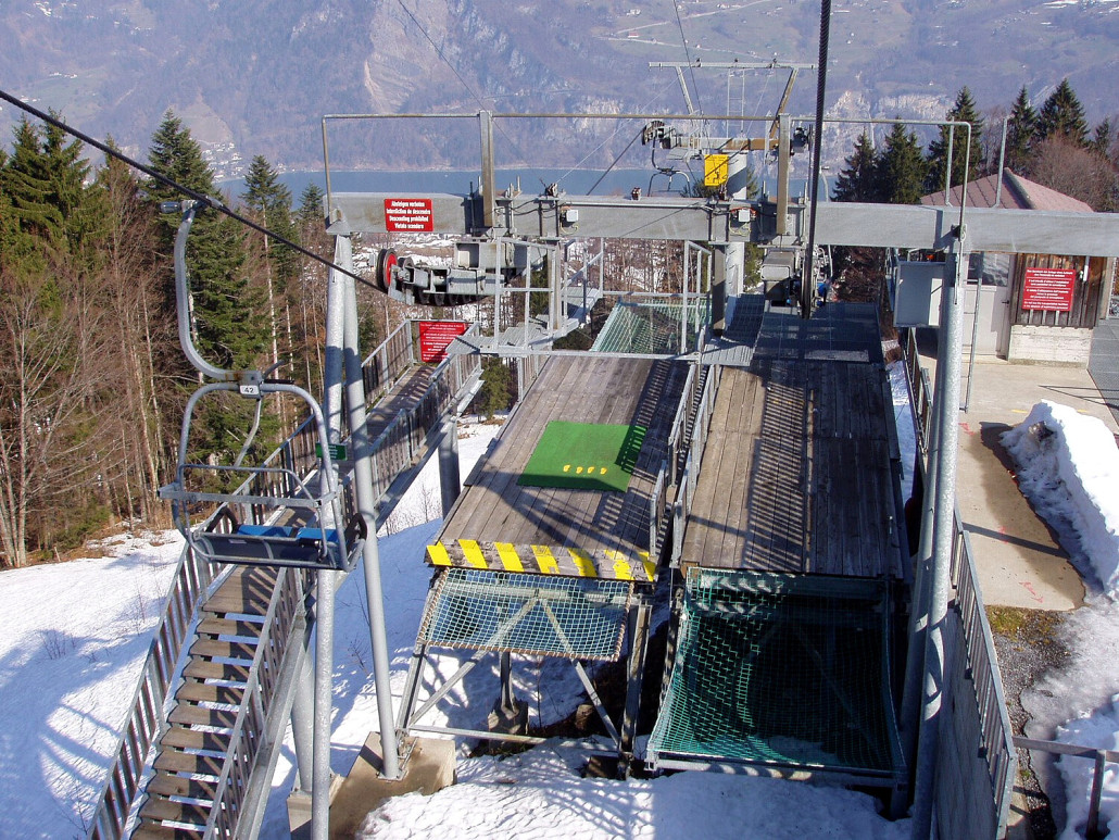 Zwischenstation Plegiboden für die Sommerrodelbahn. Im Winter abgesenkt