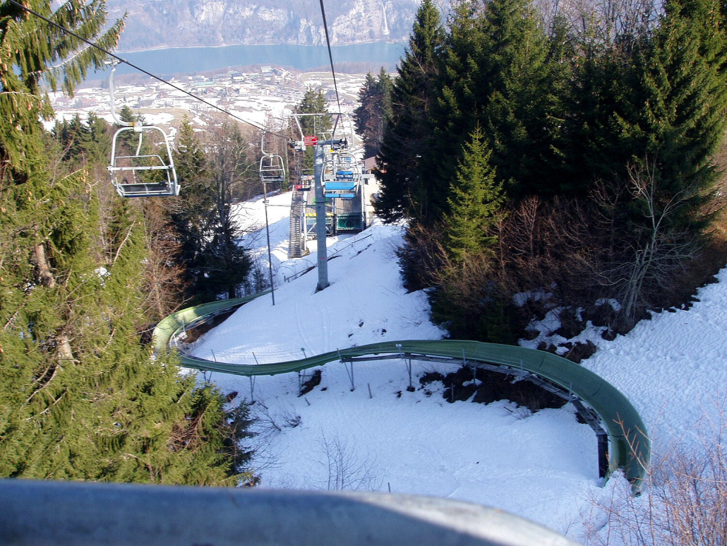 Unten sieht man die Sommerrodelbahn. Leider nie gefahren. Sahr aber schon nichtmehr so taufrisch aus.