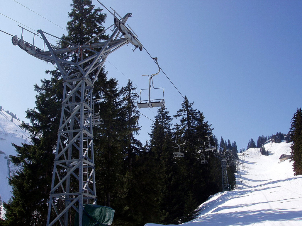 Kein Mensch auf der Piste oder am Lift. Letzter Saisontag