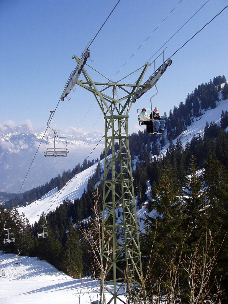 Ab und zu vielleicht noch Fussgänger. Wobei an der Bergstation im Nichts sich nichts befand für Fussgänger