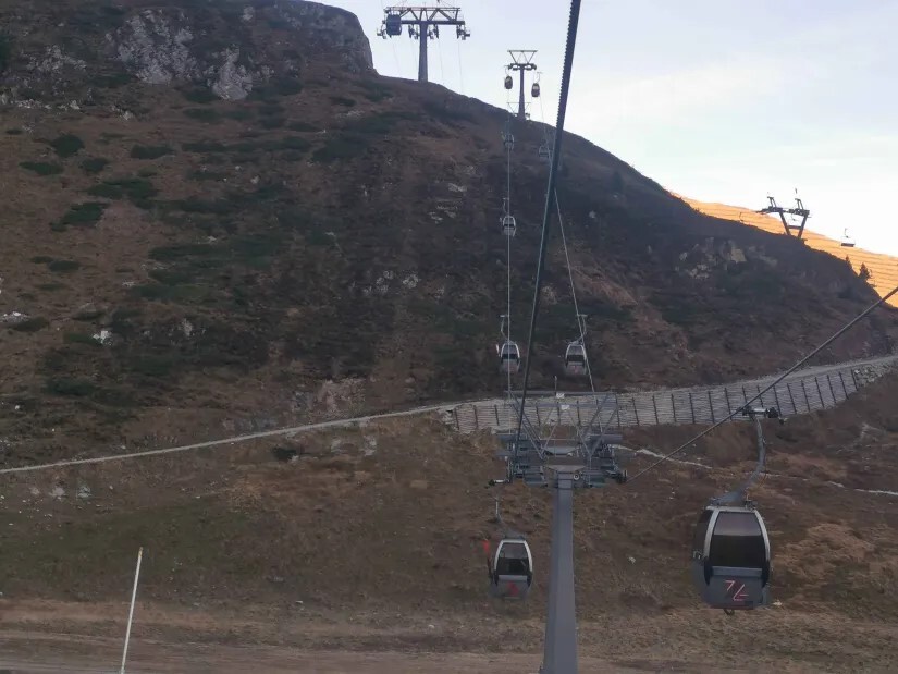 1. Öfter schon am Hintertuxer. Aber 4er Gondel zum ersten Mal. ENDLICH.jpg