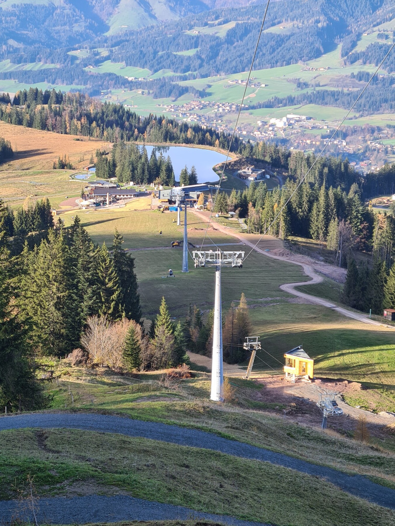 Blick von ca. Streckenmitte 2. Sektion zur Mittelstation