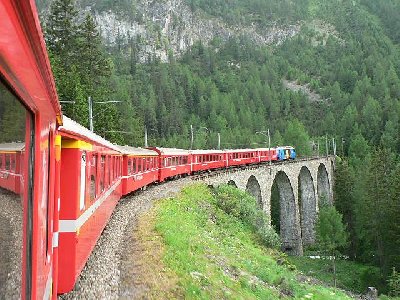 Auf der Albulastrecke. Im Winter eine Tolle Schlittelbahn.