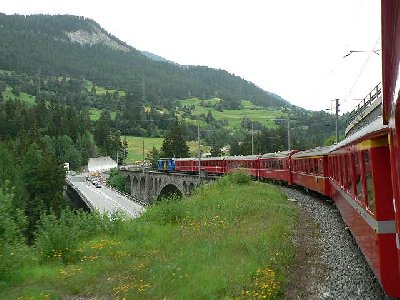 RhB auf dem Solis Viadukt zwischen Thusis und Tiefencastel