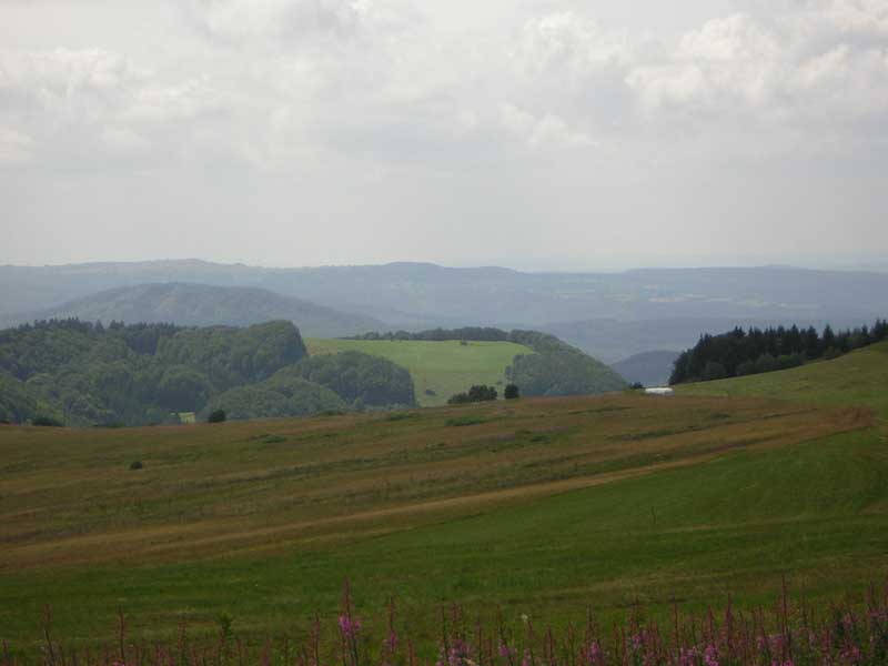 Blick von der Wasserkuppe aus zum Guckaiseelift