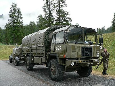 Saurer 6DM mit Geschütz am Morgen 28.7 Bereit zur verschiebung.