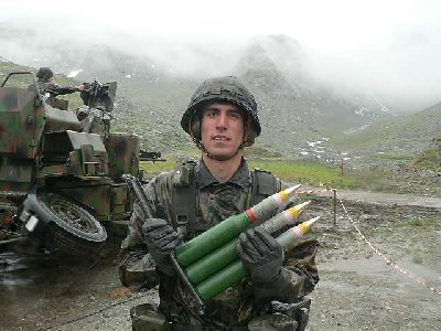 Könnte auch ein neuer PC von AMD sein mit Top Grafikkarte und Flatscreenbildschirm.