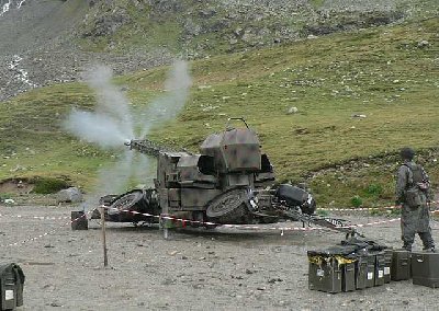 Oerlikon 35mm Flabkanone in Aktion