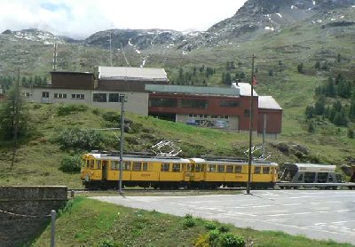Diavolezzabahn mit einem Kieszug nach Bernina Passhöhe