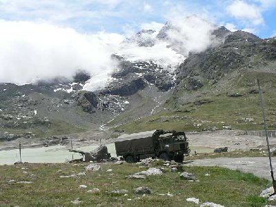 Saurer 6DM mit Geschütz vor dem Laco Bianco und Piz Cambrena