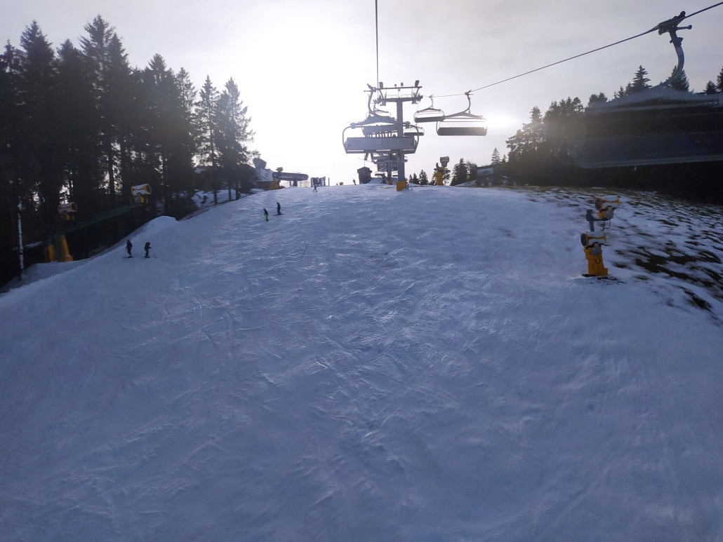 Ab Mittag schöne Buckelpiste rechts