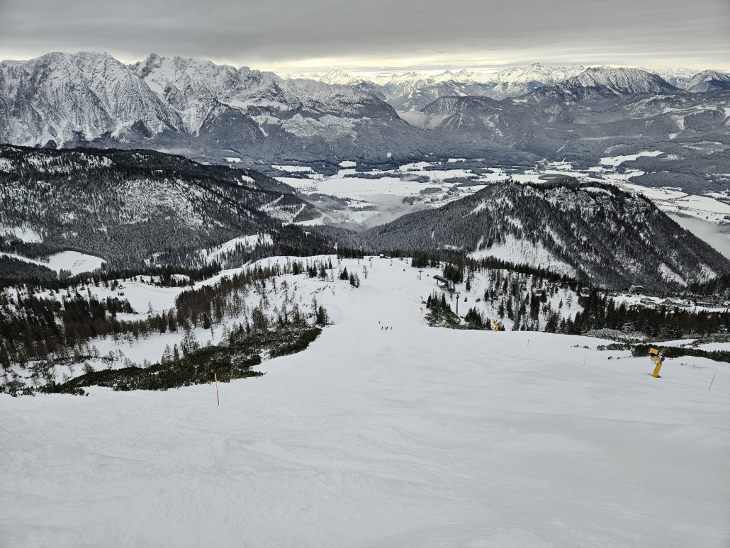 Wichtig wäre zu melden, das nur die schwarze Piste offen hat, was sich zumindest im oberen Teil sehr bald Ändern wird.