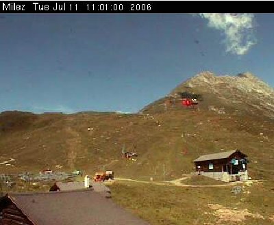 Helitransport und alte Masten des Doppelliftes - Quelle: Webcam Milez der Bergbahnen