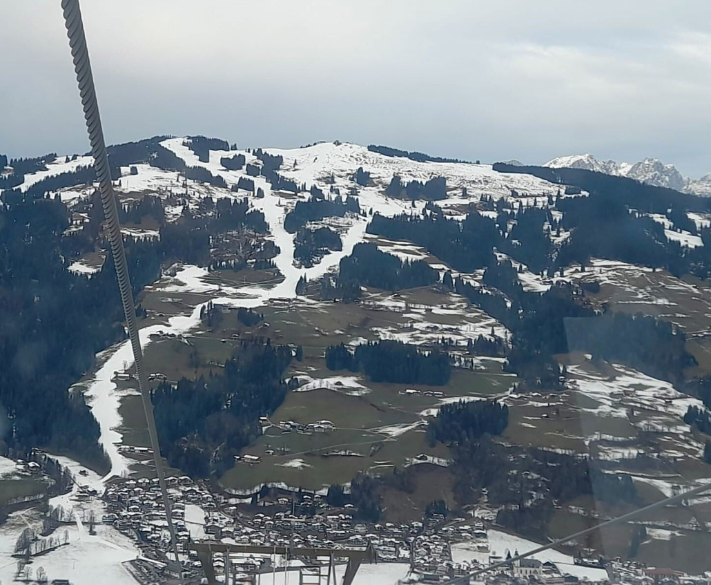 Blick Richtung Brixen (Talabfahrt und Jochlift)