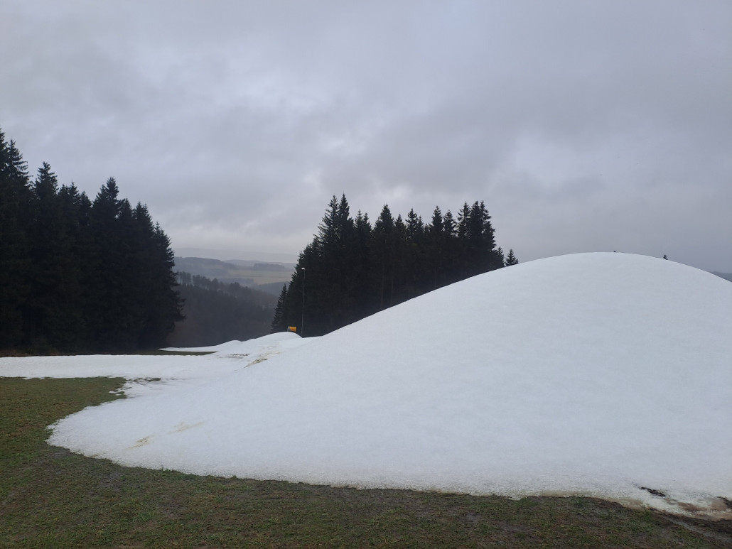 Eishaufen an der Großen Büre.