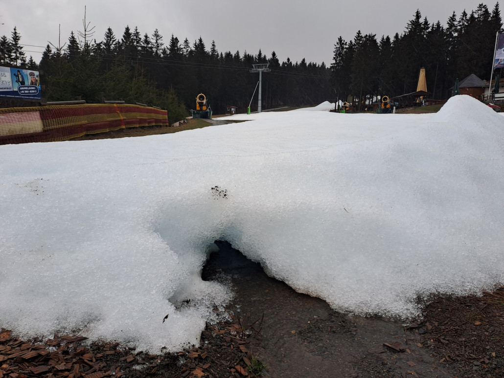 Austritt des Eisbachs aus dem Scherbenhaufen.