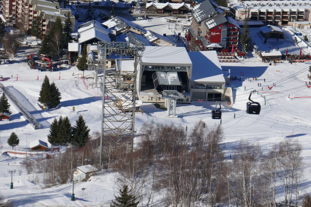 Talstationen. Die 3-S startet etwas vor der alten DMC Bahn