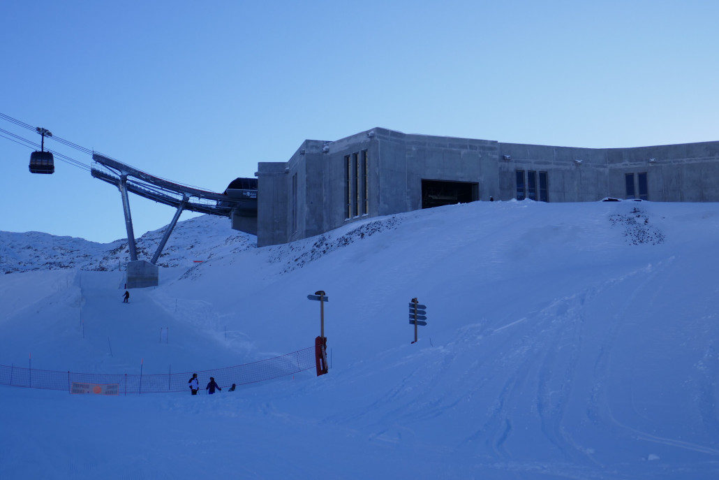 Mittelstation und 2. Sektion 3-S von hinten. Hier sieht die Station noch sehr unfertig aus