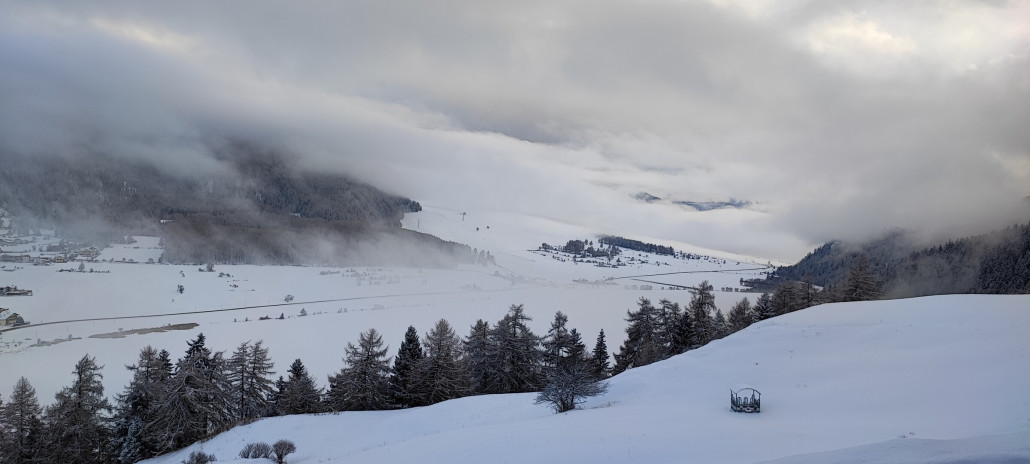Blick vom Hotel auf Haidersee und Obervinschgau