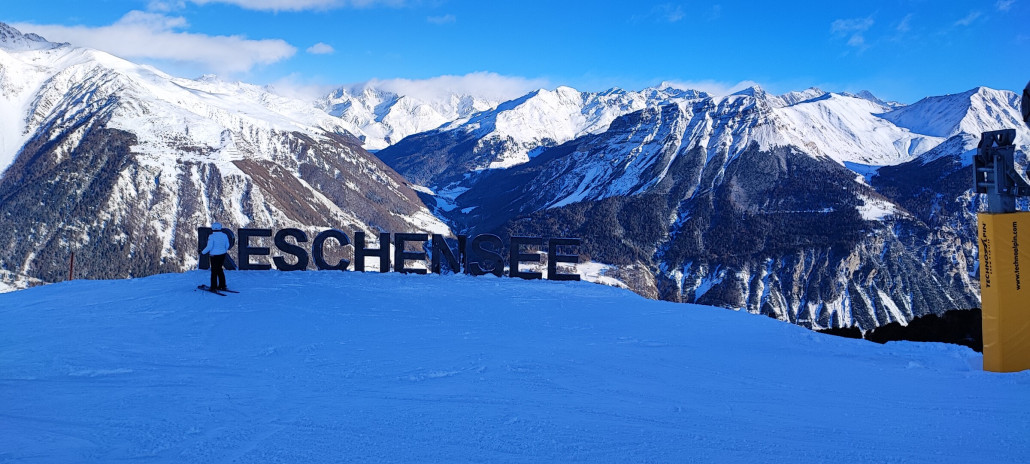 Schriftzug Hollyw...  äh Reschensee.