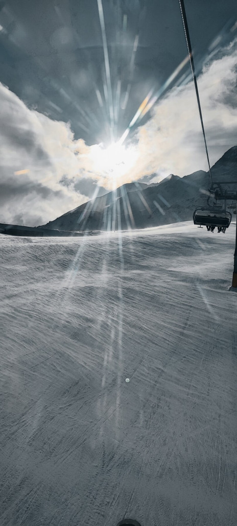 Sehr gut der vom Wind getriebene Schnee zu erkenn.