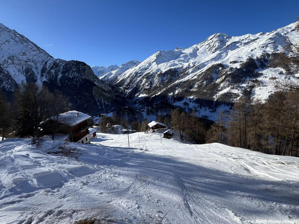 unterer Teil der roten Piste, nicht frisch präpariert