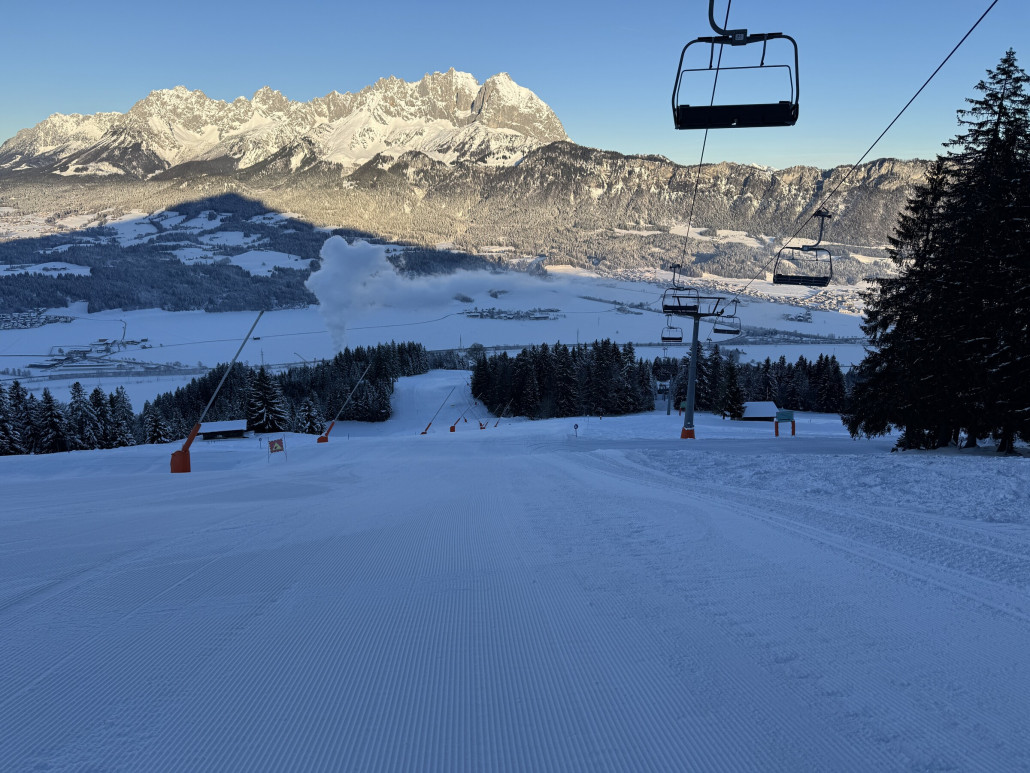 Weiter unten eher glatt und einige Konstschneehügel