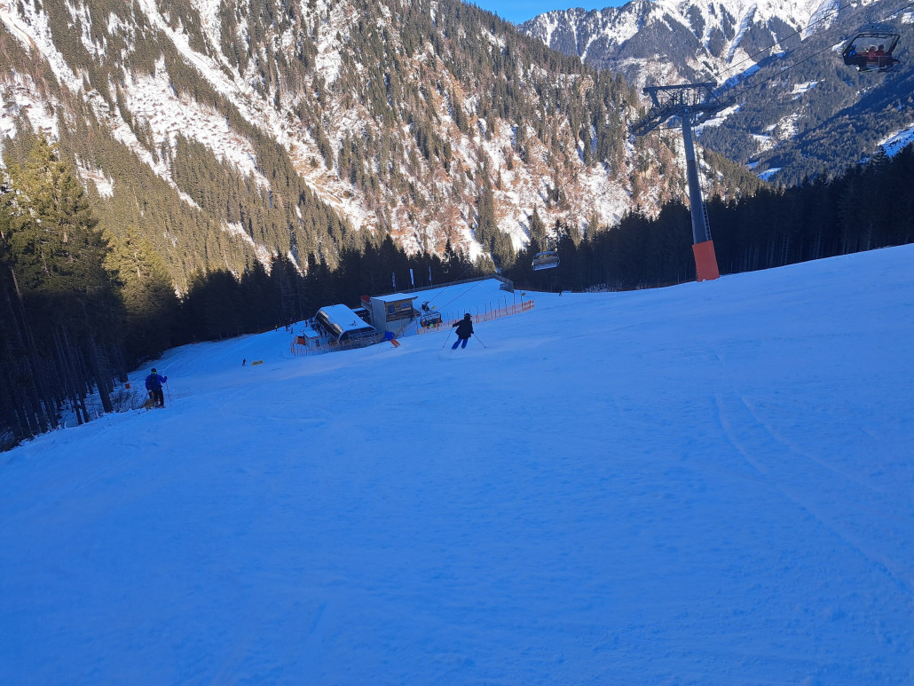 vor der Talstation des Panorama 6ers