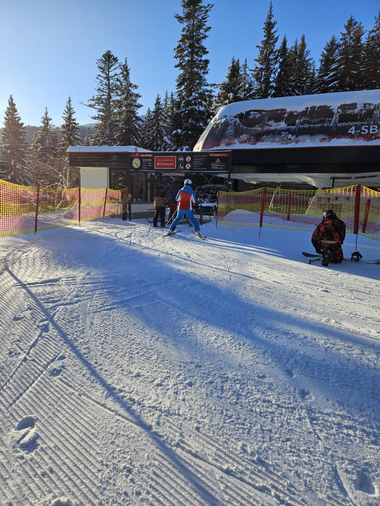 außer an den Zugangsbahnen sind hier keine Zugangskontrollen, wie auch hier an der Mösernbahn nicht